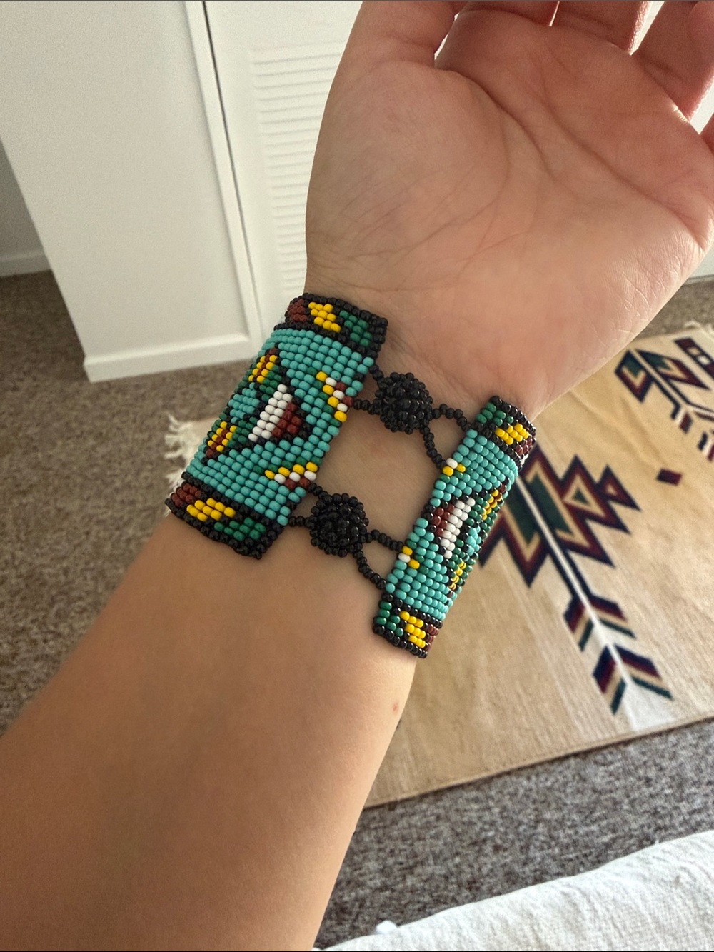 Handmade Turquoise Seed Bead Bracelet with Geometric Pattern - Picture 4 of 4